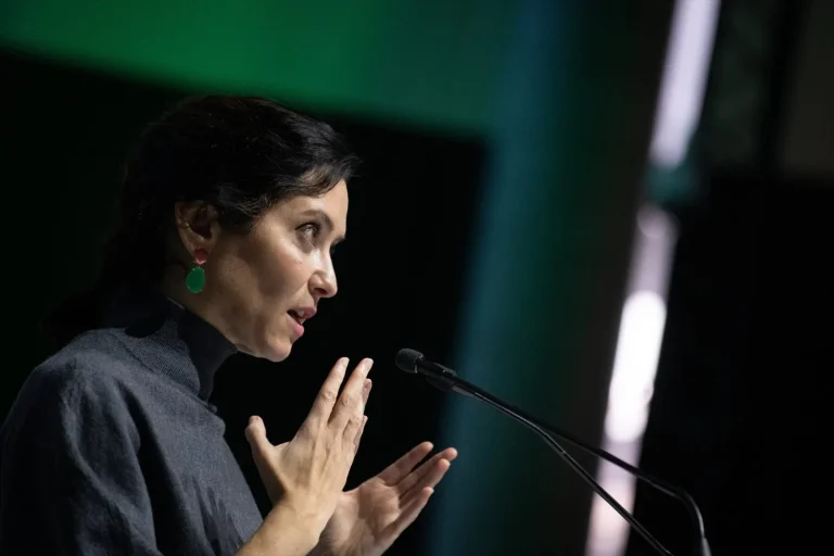 Ayuso se vuelca con los autónomos después del hachazo del Gobierno central