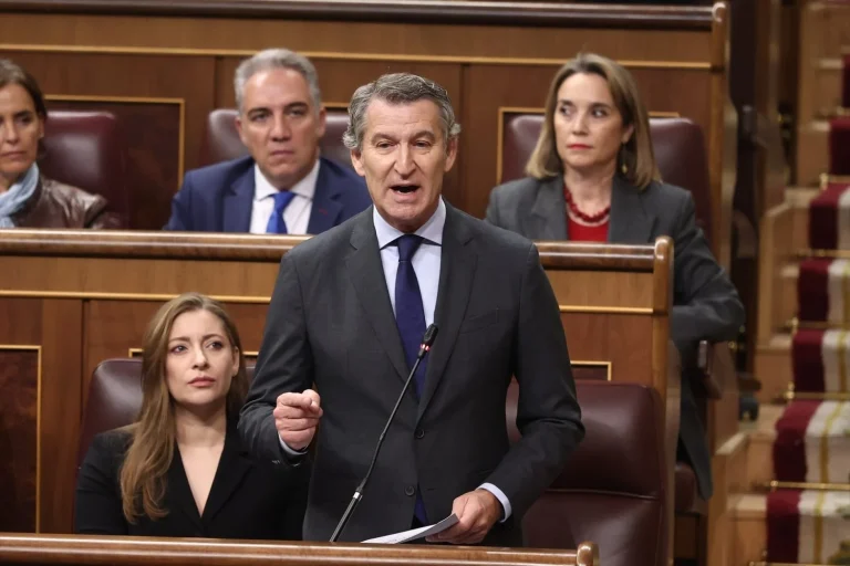 Feijóo a Sánchez: “La verdad acabará con usted” en un tenso debate en el Congreso