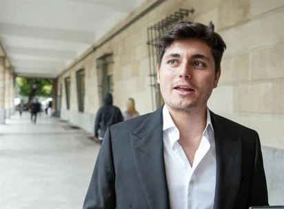 Vito Quiles y UPN convierten en víctimas al Opus, Diario de Navarra y EH Bildu 1 Moncloa Vito2 Moncloa