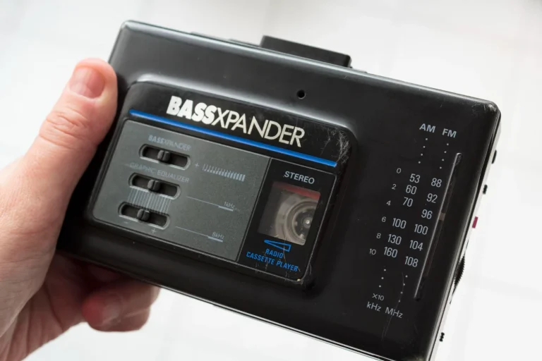 El primer Walkman que llegó al colegio: cómo se formaban corrillos para escuchar la misma cinta