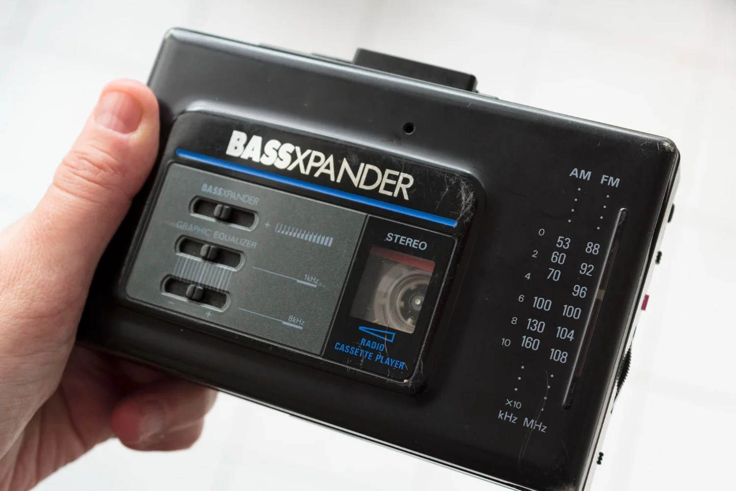 El primer Walkman que llegó al colegio: cómo se formaban corrillos para escuchar la misma cinta