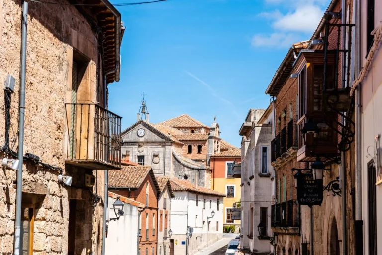 El mágico pueblo de Castilla y León donde la Navidad se vive entre ángeles y melodías
