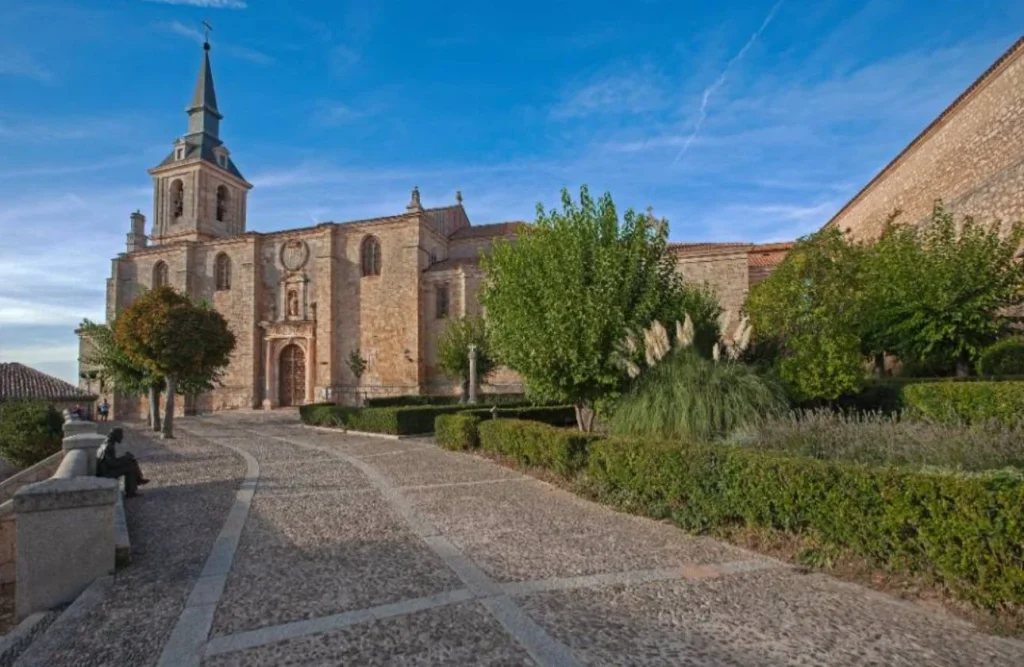 Una villa iluminada que brilla en el corazón de Castilla y León