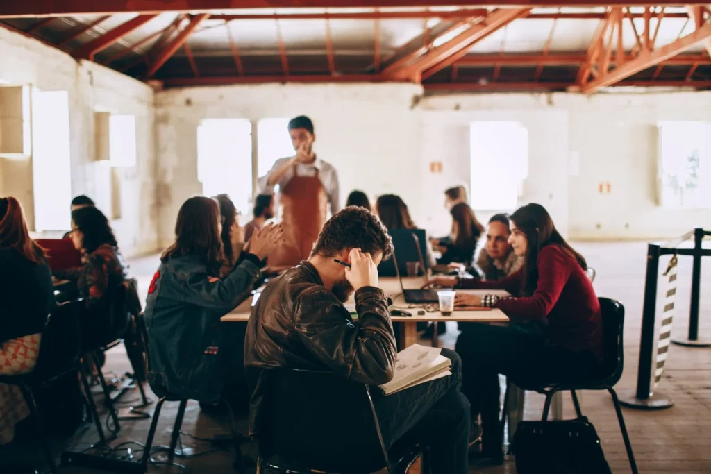 “Algor Education desplaza a Gemini con sus mapas conceptuales”: Prof. Alex Rivera (29), informático, revela cómo convertir este modelo de IA en tu tutor personal 5 Moncloa Algor Education es una comunidad en crecimiento