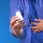 “Aliviar la digestión sin medicamentos es posible”: Dr. Sergio Núñez (41), gastroenterólogo, revela 2 alimentos que reducen el reflujo en cuestión de segundos
