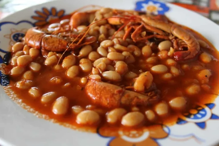 Lucía Méndez (61), cocinera asturiana, enseña: ‘Alubias en remojo solo 12 h, agua fría siempre y cocción sin remover’