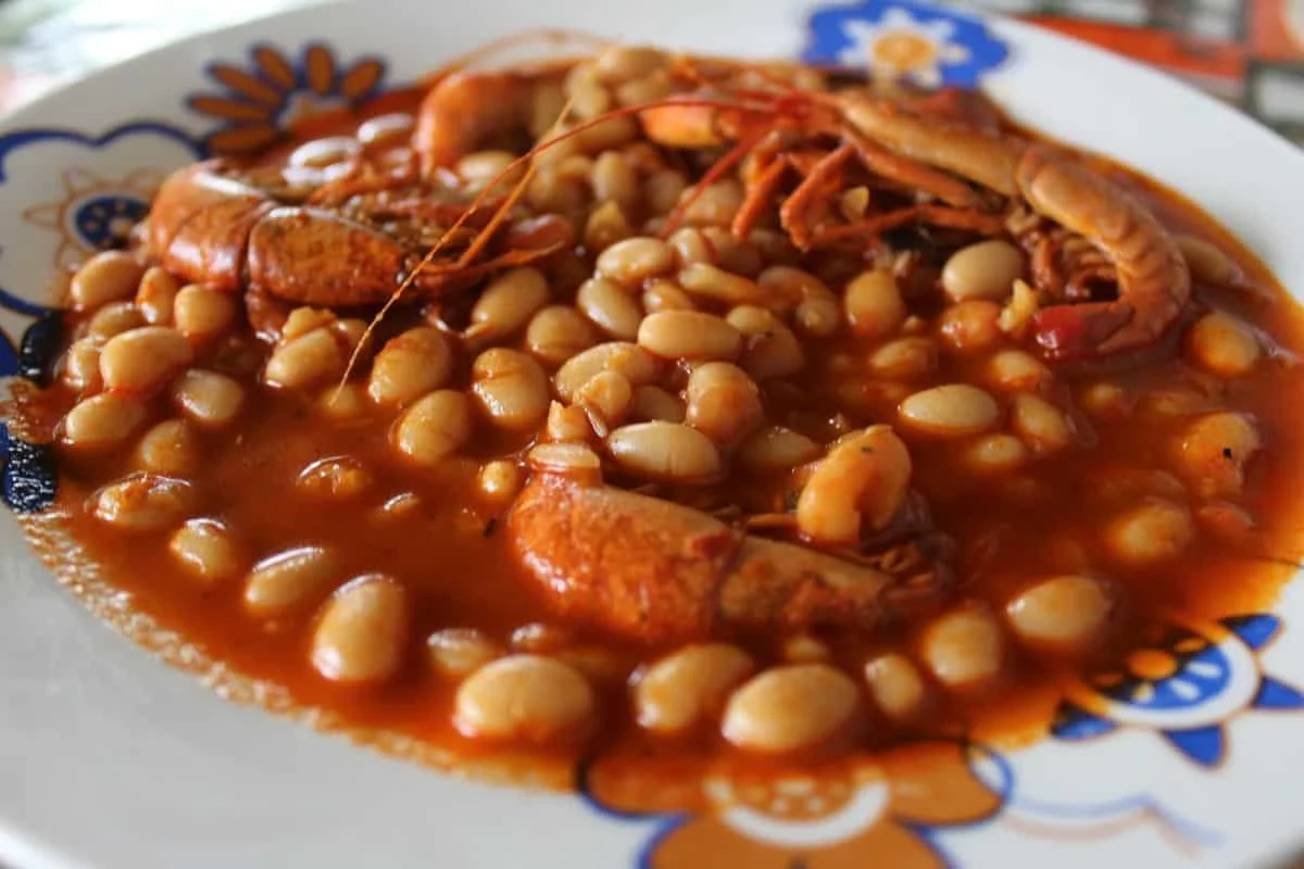 Lucía Méndez (61), cocinera asturiana, enseña: ‘Alubias en remojo solo 12 h, agua fría siempre y cocción sin remover’ Lucía Méndez (61), cocinera asturiana, enseña: ‘Alubias en remojo solo 12 h, agua fría siempre y cocción sin remover’
