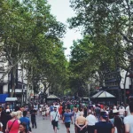 Mireia Puig (49), guía oficial de Barcelona: «Se te acerca una pareja con un mapa y en 10 segundos te han dejado sin móvil. Es la estafa más vieja y sigue funcionando»