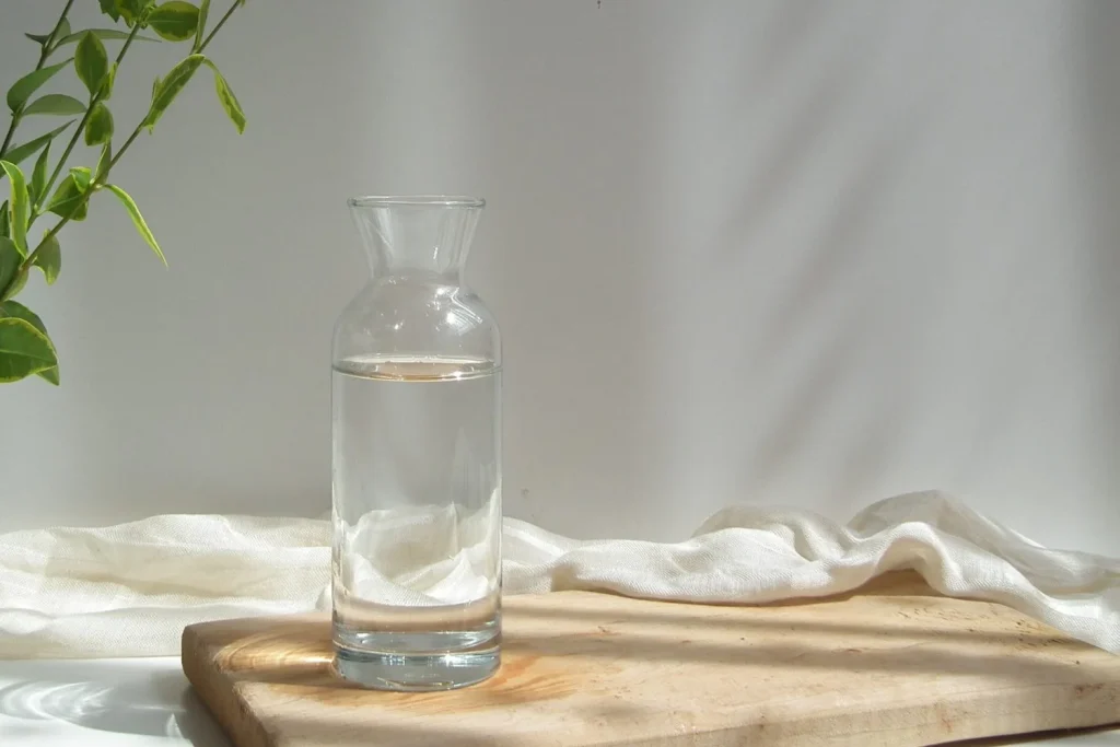 Dr. Javier Sánchez (41), neurólogo: “Beber agua en exceso daña tu cerebro, y este método calcula la cantidad saludable que tu organismo necesita” 2 Moncloa Estos mitos sobre beber agua arruinan tu salud