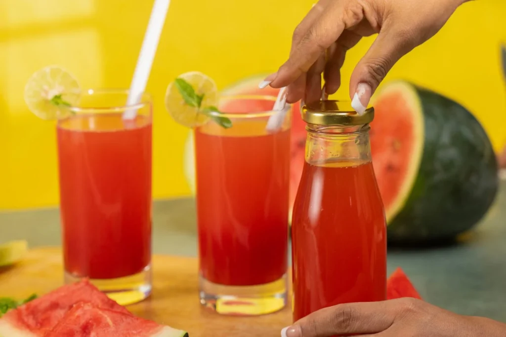 Dr. Pablo Alcalá (48) nutricionista: “Beber agua no es suficiente para bajar de peso y estas 5 recetas aceleran el metabolismo mientras cuidan tu salud” 1 Moncloa Beber agua no es suficiente: la sandía sirve como complemento