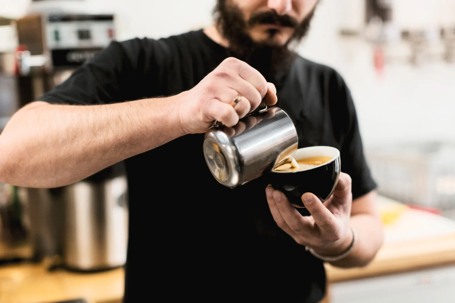 Teletrabajo: así cambió el precio del café en los bares de Madrid después de la pandemia (y es aterrador) Teletrabajo: así cambió el precio del café en los bares de Madrid después de la pandemia (y es aterrador)