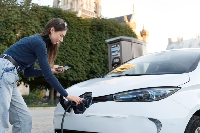 Baterías de sodio y carga en 5 minutos: el futuro del coche eléctrico en España ya está aquí