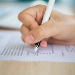 La DGT introduce una “pregunta trampa” en el examen práctico: un examinador revela por qué suspende casi todos