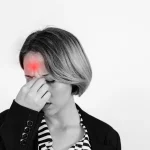 Dra. Laura Torres (44), infectóloga: «El dolor de cabeza repentino después de viajar puede revelar meningoencefalitis y debes ver a un médico ese mismo día»