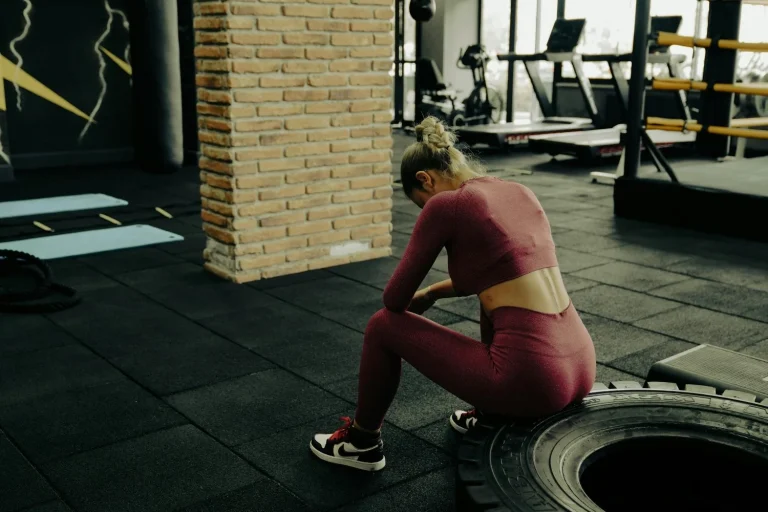 “Con estos ejercicios te ahorras la mensualidad del gimnasio”: Manuel Echevarría (31), preparador físico, comparte la rutina eficaz para bajar de peso