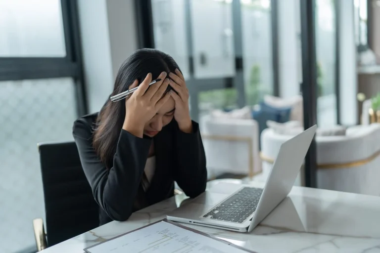 “Olvídate del estrés laboral en 60 segundos”: Marian Diez (29), psicóloga, revela el método eficaz para disminuir la presión al instante