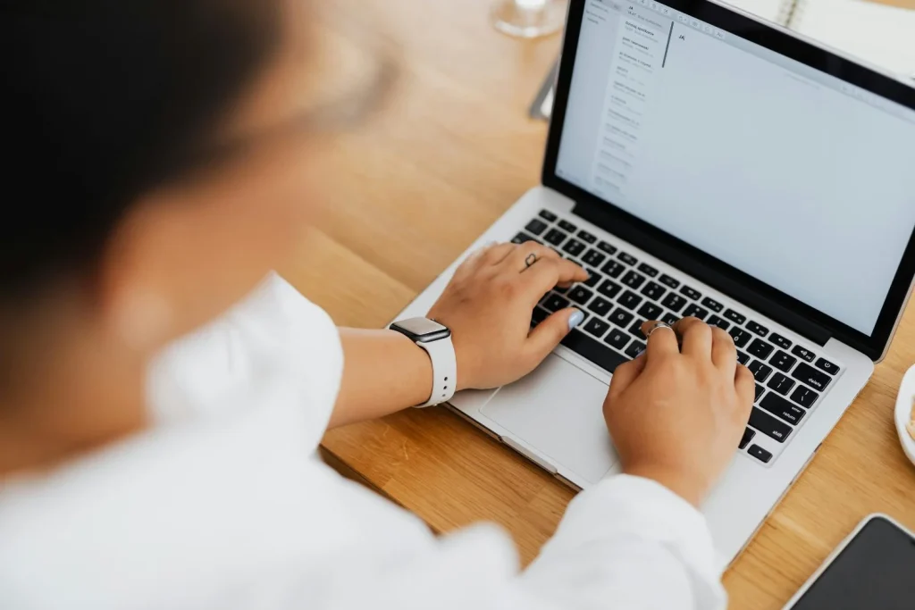 “Google lanza su plataforma más ambiciosa y gratuita para aprender todo sobre la IA”: Prof. Alexis Montevideo (48), ingeniero, explica cómo sacarle partido 1 Moncloa Conviertete en un experto en IA con Google