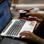 Prof. Miguel Contreras (49), ingeniero: “Google guarda este truco en su buscador que te permite encontrar los cursos con certificados gratis de Harvard”