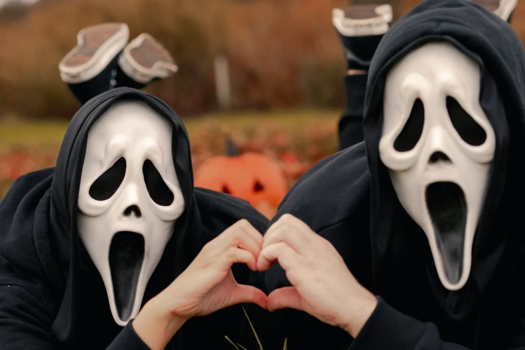 "¿No sabes qué hacer en Madrid este Halloween?": Mariano Sánchez (26) guía turístico comparte 4 rutas completamente gratis que te dejarán la piel de gallina 2 Moncloa Otras rutas en Madrid para disfrutar en pareja o con amigos