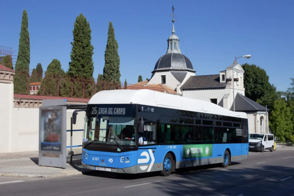 EMT Madrid incrementa la dotación de autobuses por Todos los Santos 