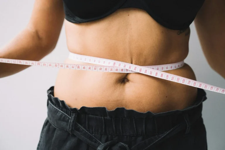 “La mayor mentira para bajar de peso es hacer dieta”: Dr. Carlos Azuaje, nutricionista revela la clave para quemar grasa de forma eficiente