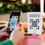 «Ni se te ocurra escanear el QR de la carta del bar»: Sergio Luján (38), exagente de la Guardia Civil Digital, alerta sobre la estafa que vacía tu cuenta en minutos
