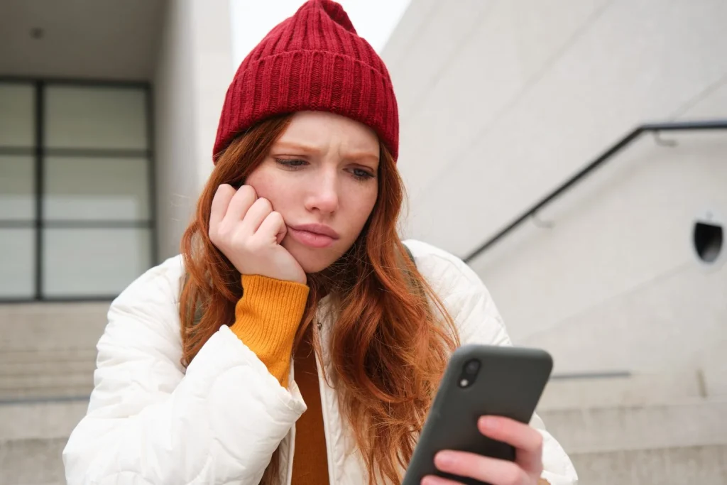 Para entender cómo protegerse de esta amenaza de la IA, primero hay que conocer cómo funciona la tecnología que permite crear dobles virtuales. Fuente: Freepik

