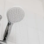 «El peligro más silencioso se encuentra en tu baño» Mariano Alcalá (49) electricista explica 5 razones por las cuales no deberías ducharte mientras la lavadora funciona
