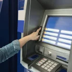 Javier Trunse (48), ex-empleado de banca, filtra el secreto que no quieren que sepas: «Tu banco te cobra 60€ al año por un seguro de tarjeta que no has pedido. Así lo anulas en dos clics desde la app»