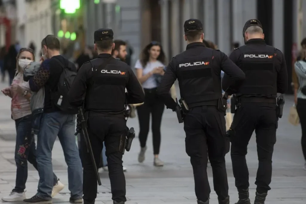 Cómo debes actuar ante la Policía Nacional