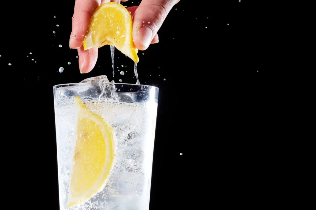Dra. Daniela Ábalos (42), neumóloga: “Mantener el resfriado estacional a raya es posible con esta receta de limón que es pura vitamina C” 1 Moncloa Receta para alejar el resfriado de invierno
