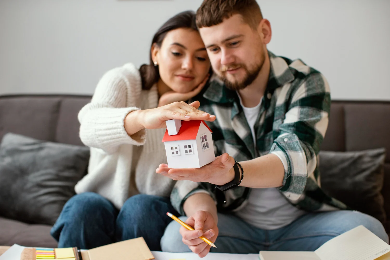 Existen estrategias y precauciones para que tu seguro de hogar no te deje en la estacada cuando más lo necesitas. Fuente: Freepik
