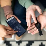 Elena Martín (38), bioinformática, alerta: “El smartwatch que te mide las calorías ya ha enviado tus datos médicos a terceros, y puedes ser rechazado por seguros sin saberlo”