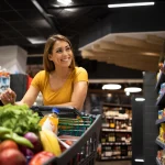 Marisa Fuentes (41), cajera de Mercadona: «Si el código de barras lleva un punto negro, el producto tiene los días contados y puede ser peligroso»