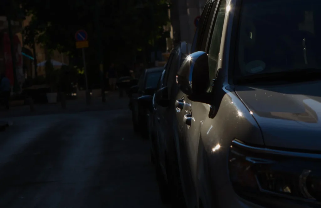 Dentro del motor de tu coche hay un ecosistema de fluidos y componentes de goma que necesitan movimiento para mantenerse en buen estado. Fuente: Freepik 
