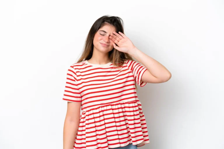 «Si ves un fogonazo de luz al cerrar los ojos la diabetes te está alcanzando», diabetólogo alerta del síntoma del que nadie habla pero avisa un año antes