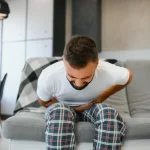 Dr. Javier Torres (55), urólogo: «Aguantarte las ganas de orinar es lo que provoca cáncer de vejiga en miles de hombres. Cambia esa costumbre ahora o en meses es tarde.»