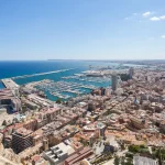 Esta es la ciudad española favorita de los jubilados internacionales: sol, cultura y vida fácil en inglés