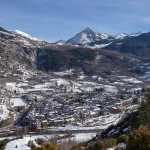 Benasque, el valle pirenaico que parece Suiza y se cubre de nieve en invierno