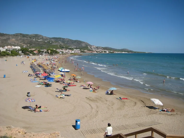 El paraíso inesperado: a 1 hora de Valencia se encuentran las playas que solo se disfrutan en diciembre (y no es mentira)