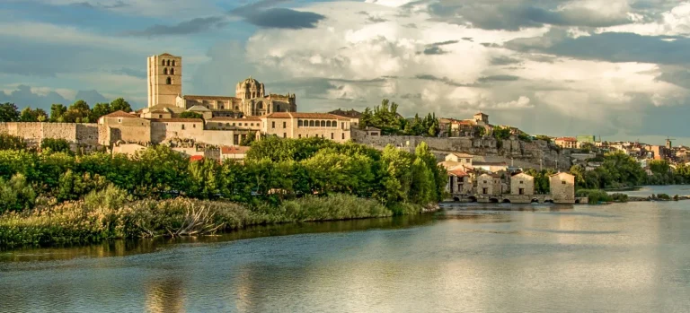 El fenómeno viral que está cambiando Zamora: Por qué este pueblo acumula 14.000 ‘likes’ (Peleas de Abajo)