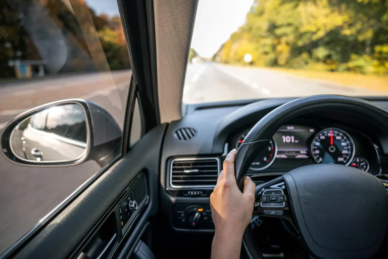 Aviso de la DGT: «No hacer esto en carreteras secundarias cuesta: 3 puntos y 200 euros»