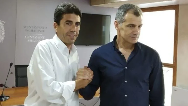 Toni Cantó vuelve a cambiar de chaqueta para convertirse en estrella de ‘TeleMazón’