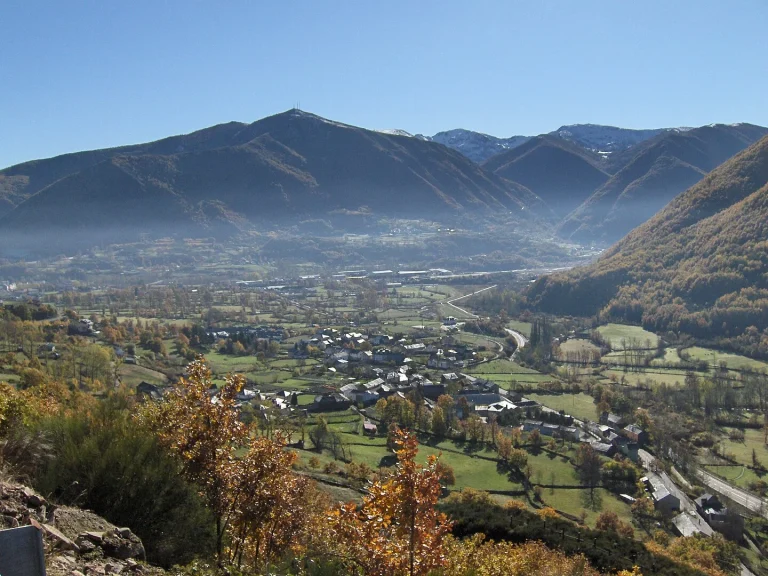 El Valle de Laciana: montañas nevadas y pueblos de piedra que parecen Suiza que te esperan en diciembre