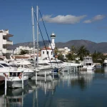 Antes de morir debes visitar Empuriabrava, la Venecia española que recupera su magia cuando todos se van