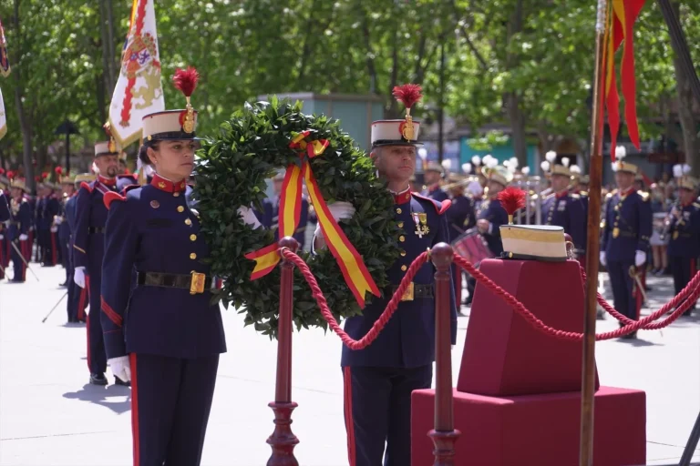 Defensa busca en la mujer la solución demográfica para el reclutamiento del Ejército