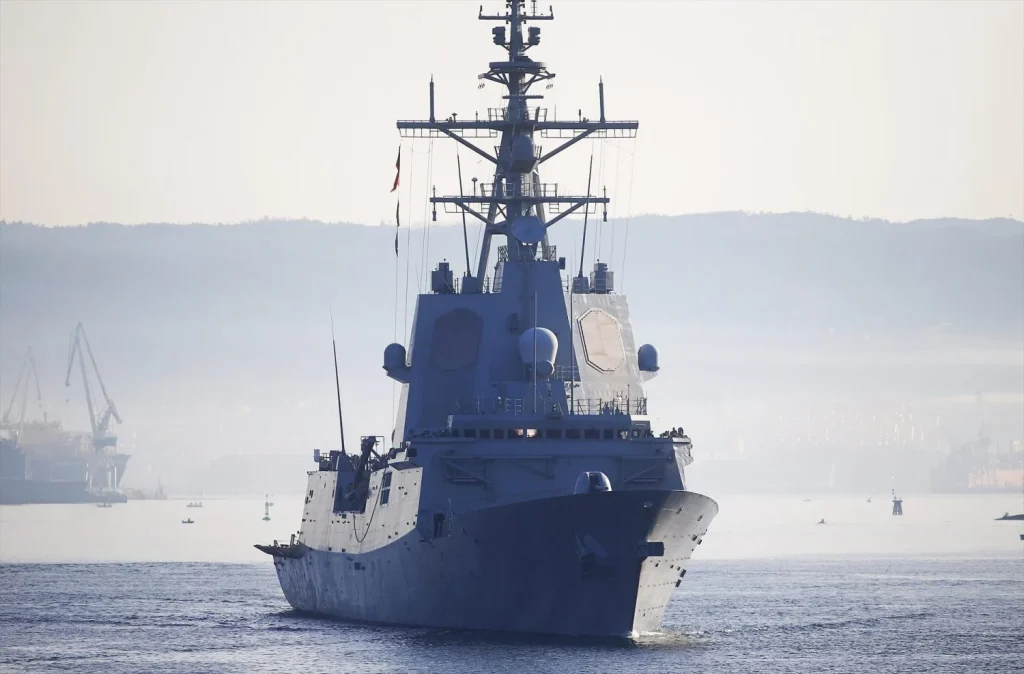 La superioridad de la Armada española frente a Marruecos en aguas de Ceuta: 84 buques de guerra contra 10 2 Moncloa Vista de la fragata F-101 ‘Álvaro de Bazán’ desde el Castillo de San Felipe, a 15 de febrero de 2023, en Ferrol, A Coruña, Galicia (Fuente: Agencias).