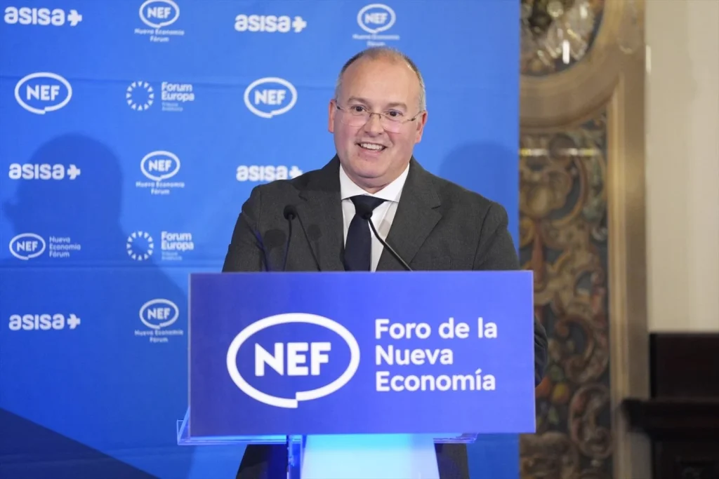 El PP se adueña de la Constitución y dice ser el "único" que la defiende 4 Moncloa El secretario general del PP, Miguel Tellado, participa en el desayuno informativo de Fórum Europa Tribuna Andalucía, donde presenta al alcalde de Sevilla, José Luis Sanz. A 24 de octubre de 2025, en Sevilla (Fuente: Agencias).