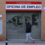 El paro baja en España ante las habituales quejas de la CEOE y el liderato de Ayuso en creación de empleo
