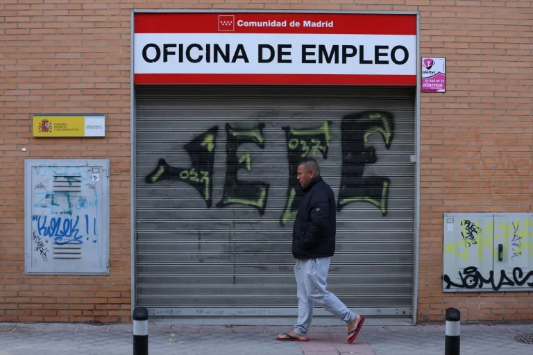 Chile supera a España en tasa de desempleo de la OCDE: España, tercer país con mayor paro